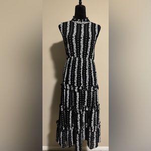 EUC Valencia & Vine Black and White Tiered Floral Sleeveless Dress size small
